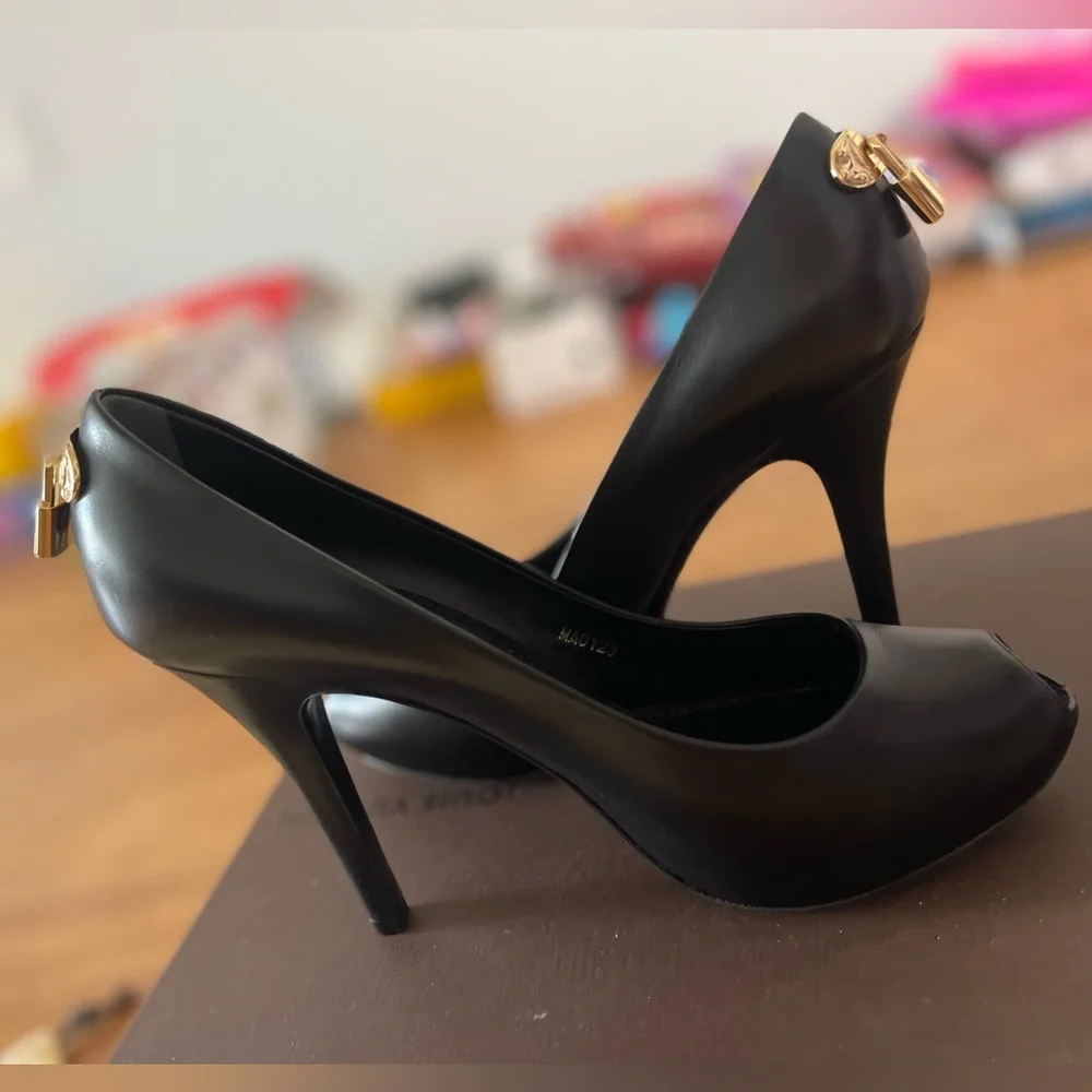 AUTHENTIC Louis Vuitton locket pumps high heels ☀️ - Picture 12 of 17